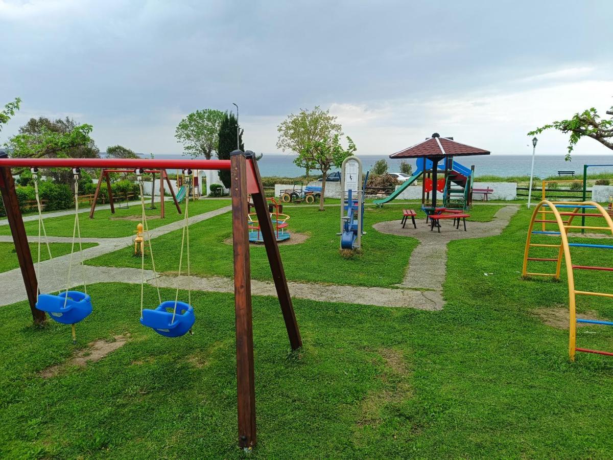 Right Across The Sea Villa Nea Kallikrateia Exterior photo